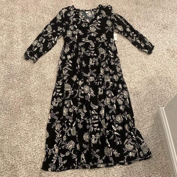 Old Navy Flowy Floral Dress Black & White - NWT! - Picture 1 of 5